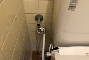 トイレの交換工事　施工後　元栓