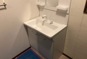 稲沢市にて水栓が壊れてしまった洗面化粧台の交換工事をしました。