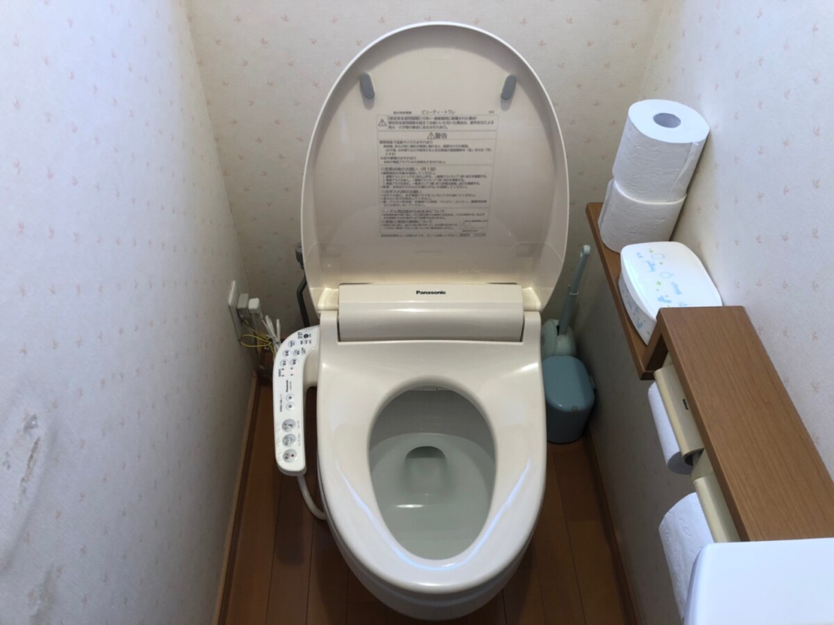 一宮市で古くなったトイレの便座交換をしました。