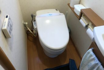 トイレの便座交換　施工前<br />
<br />

