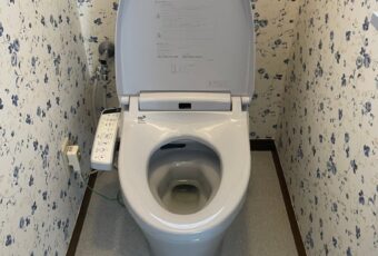 清須市　トイレの交換工事　クロスの貼り替え工事をしました。I様