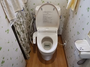 トイレの便座交換工事　施工後